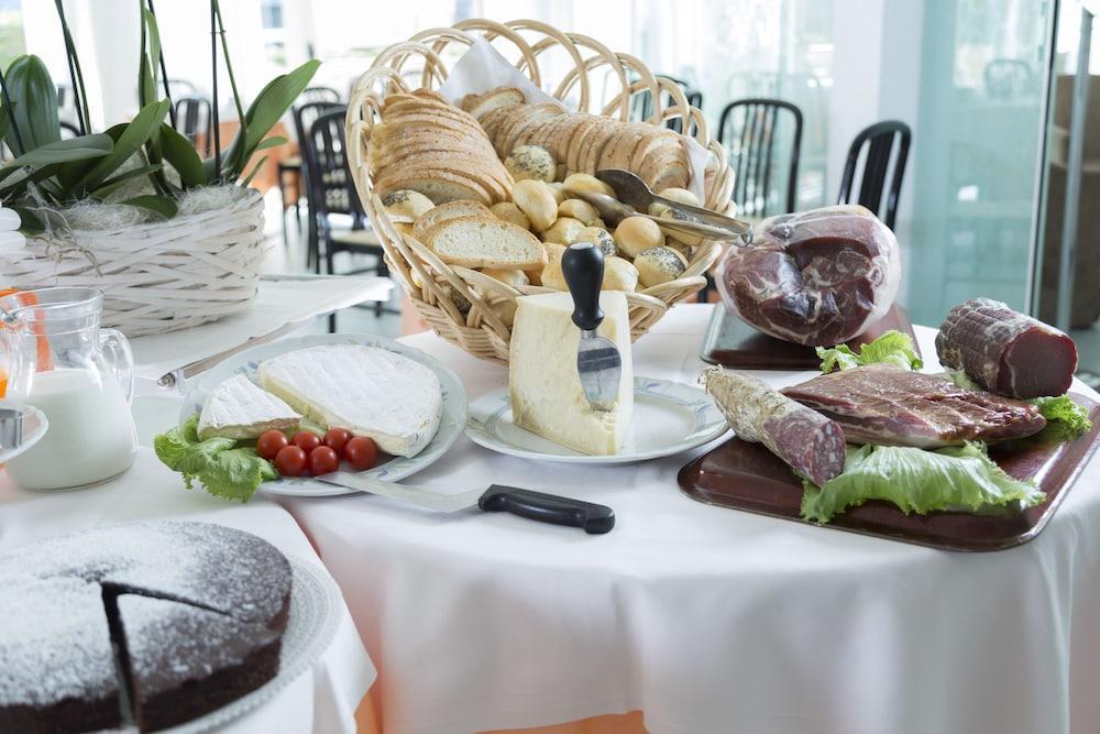 Hotel Mocambo Милано Мартима Екстериор снимка