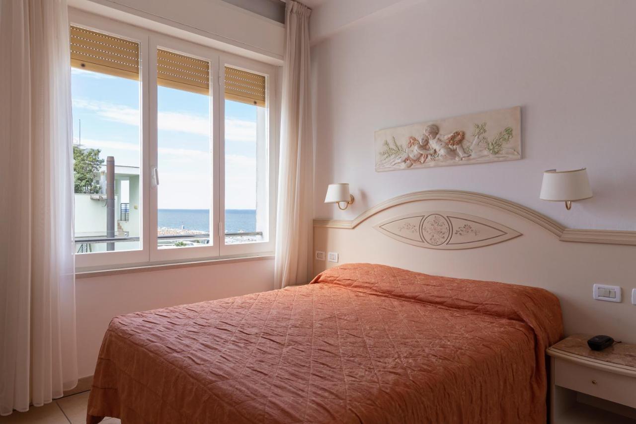 Hotel Mocambo Милано Мартима Екстериор снимка